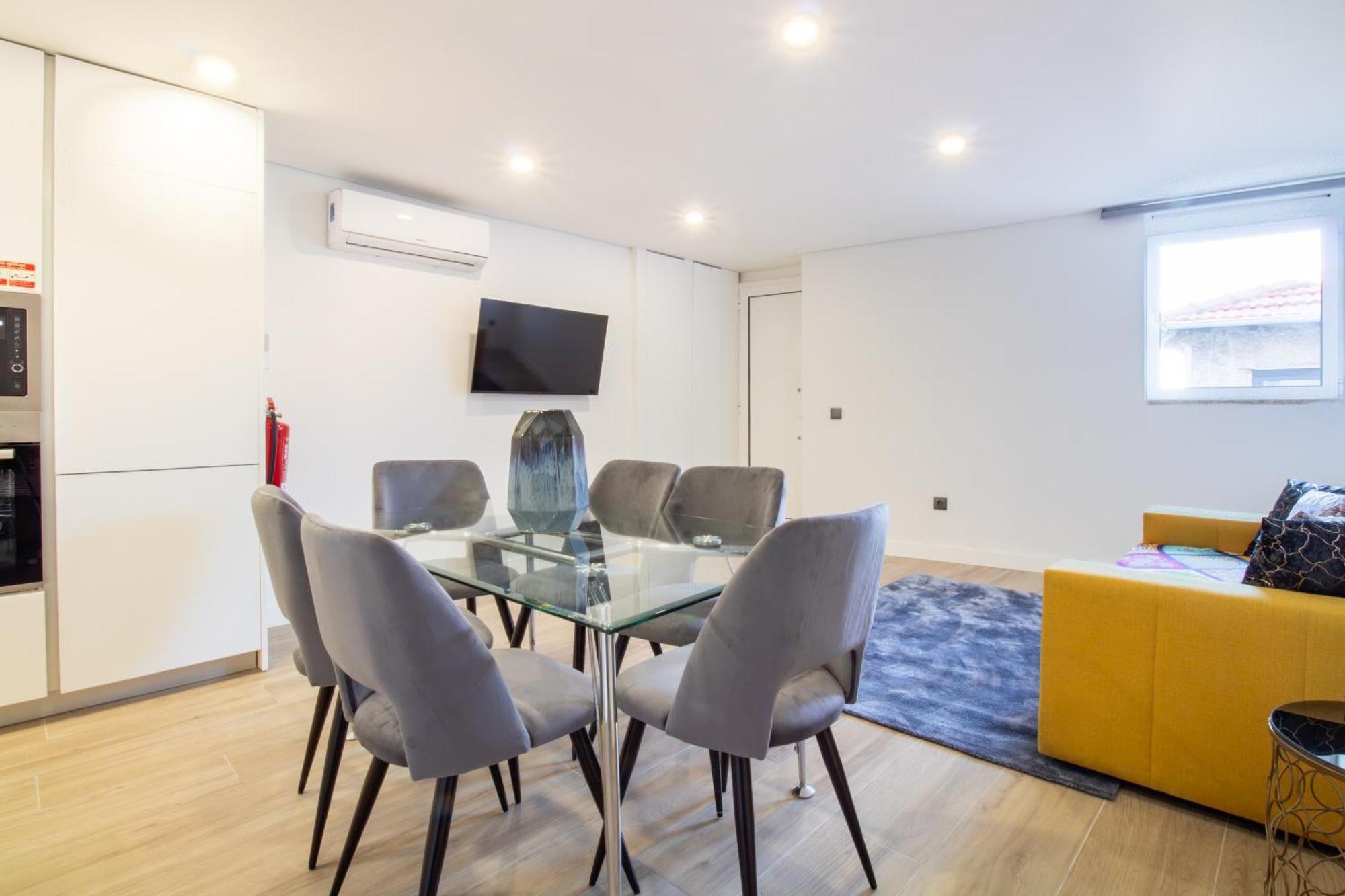 Quiet Duplex W Patio In Lapa By Lovelystay