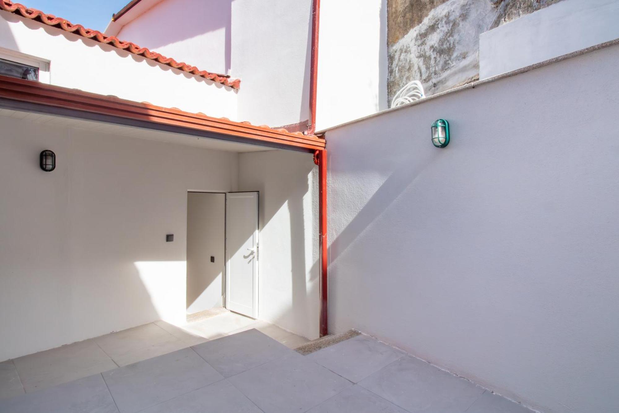 Quiet Duplex W Patio In Lapa By Lovelystay * Porto